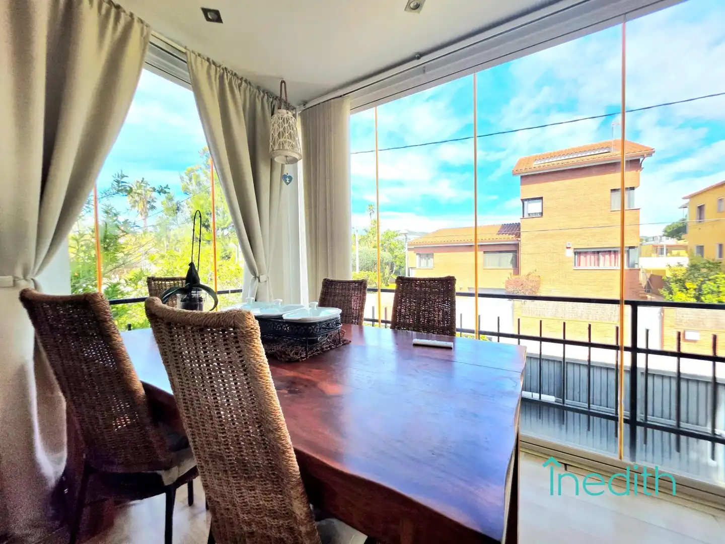 Vista exterior de Piso en venta en Castelldefels con Aire acondicionado, Calefacción y Terraza