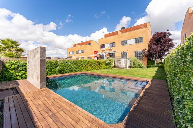 Casa adosada en Venta en Calle Holanda en Zona Europa