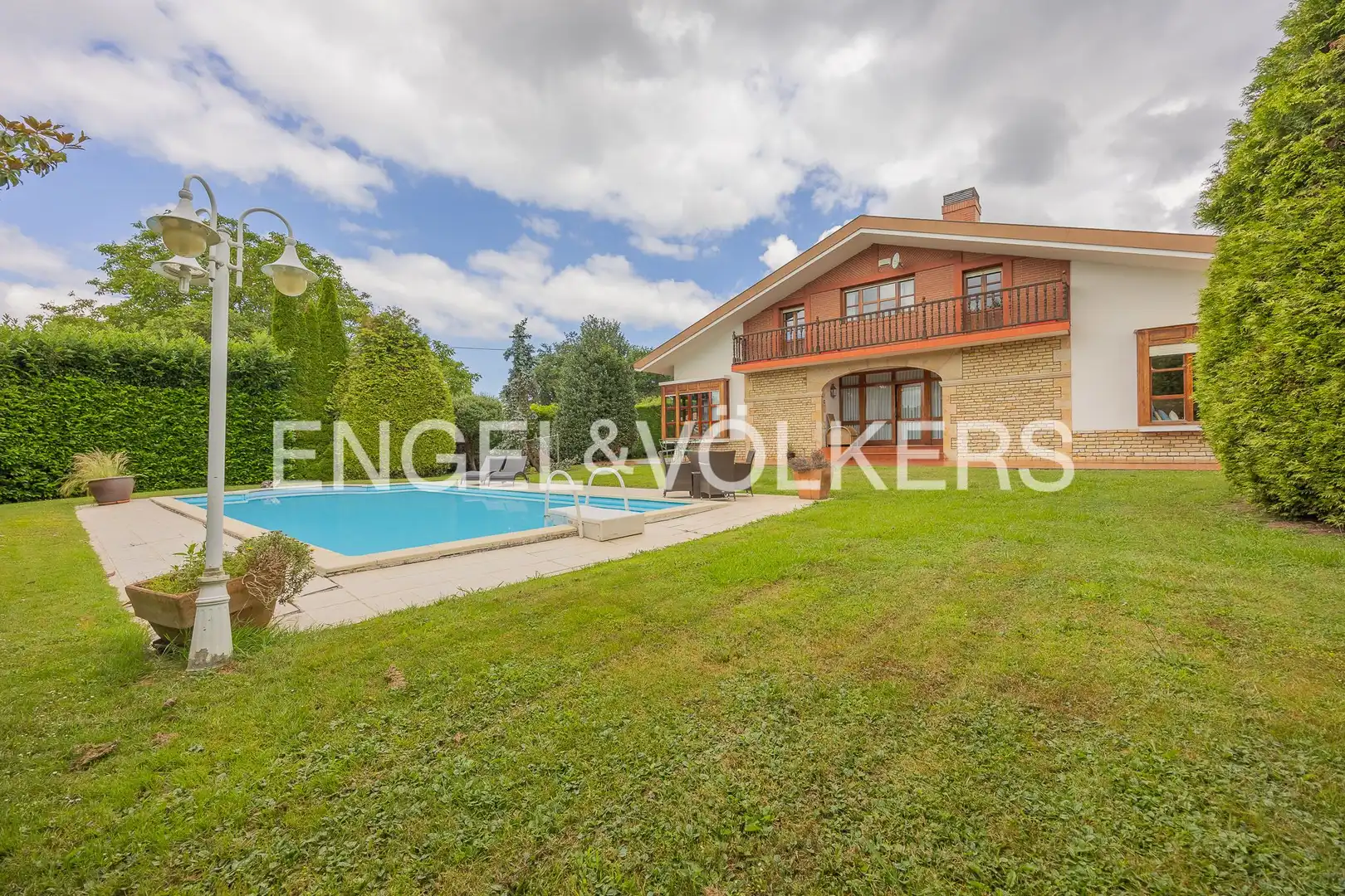 Vista exterior de Casa o chalet en venta en Loiu con Calefacción, Jardín privado y Trastero