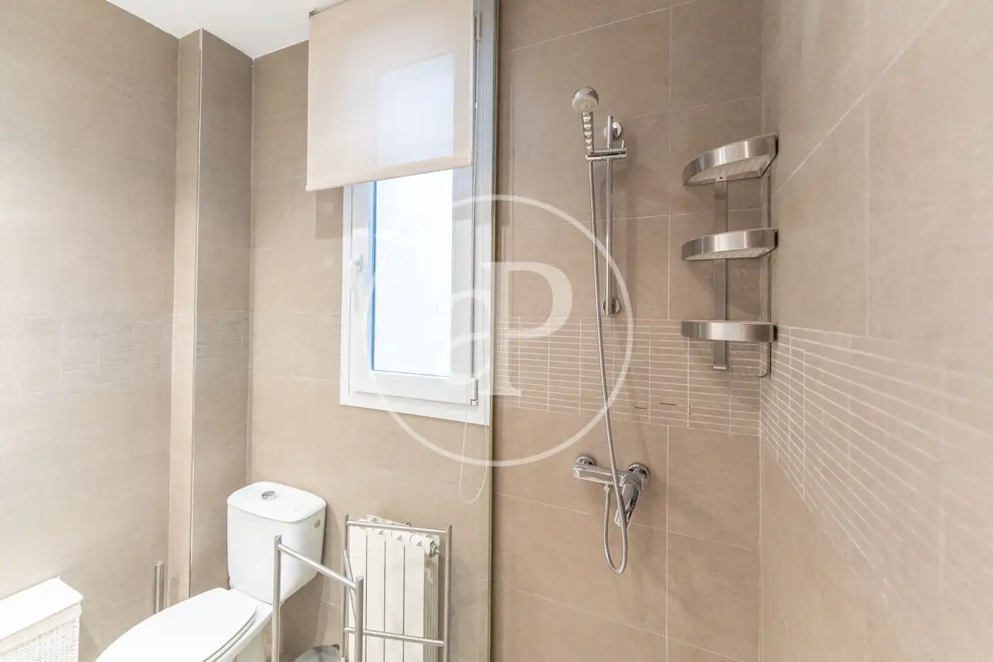 Bathroom of Flat for rent in Madrid  with Air Conditioner, Heating and Private garden