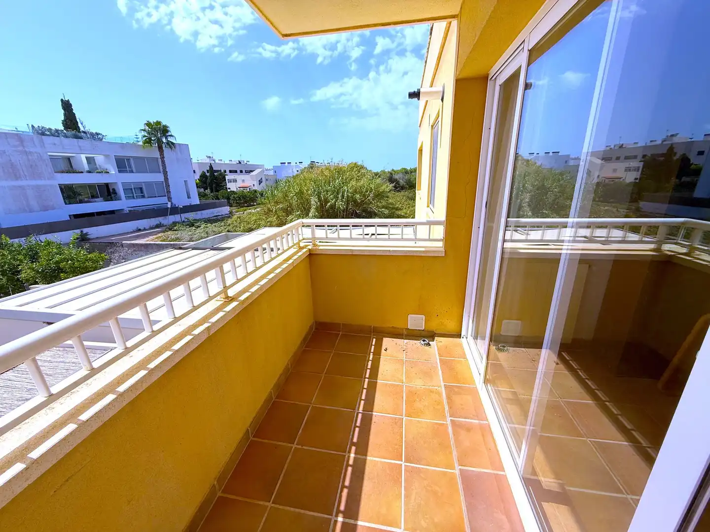 Terrasse von Wohnungen zum Verkauf in Santa Eulària des Riu mit Klimaanlage, Heizung und Terrasse