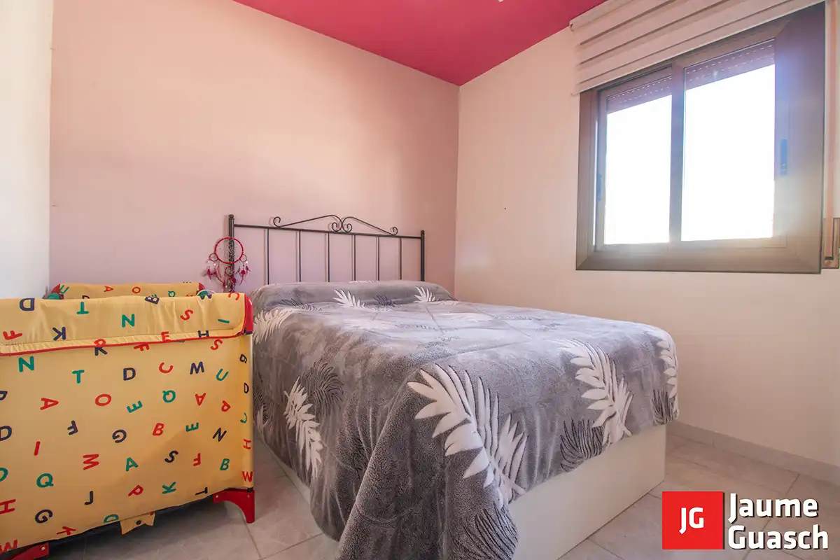 Habitación de Casa adosada en venta en Torredembarra con Aire acondicionado, Calefacción y Jardín privado