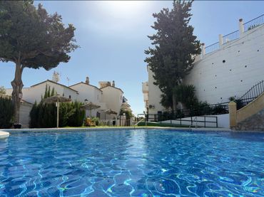 Adossat amb piscina en venda a Calle Calle Ronda del Golf Oeste 17