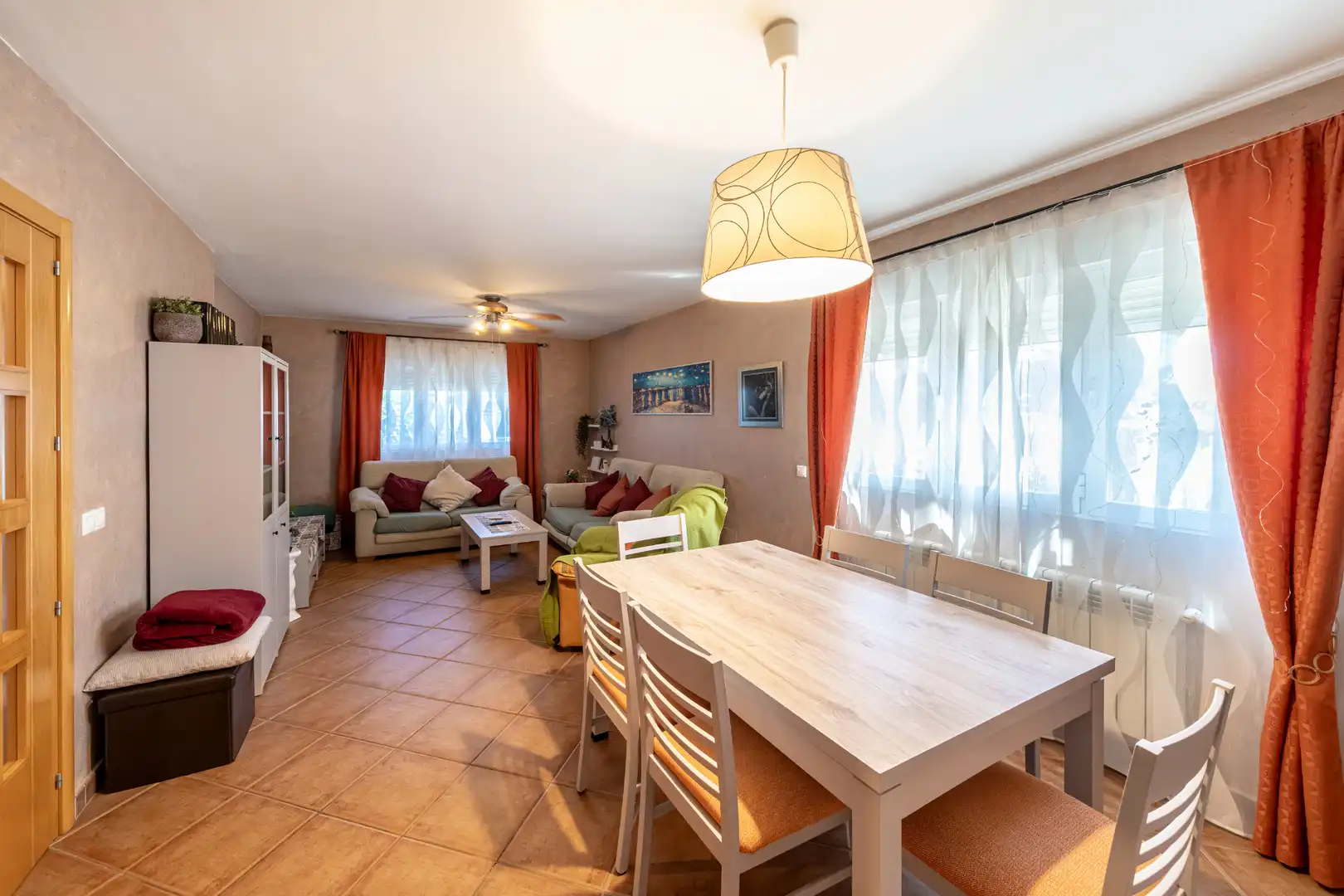 Sala de estar de Casa o chalet en venta en Chiloeches con Aire acondicionado, Calefacción y Jardín privado