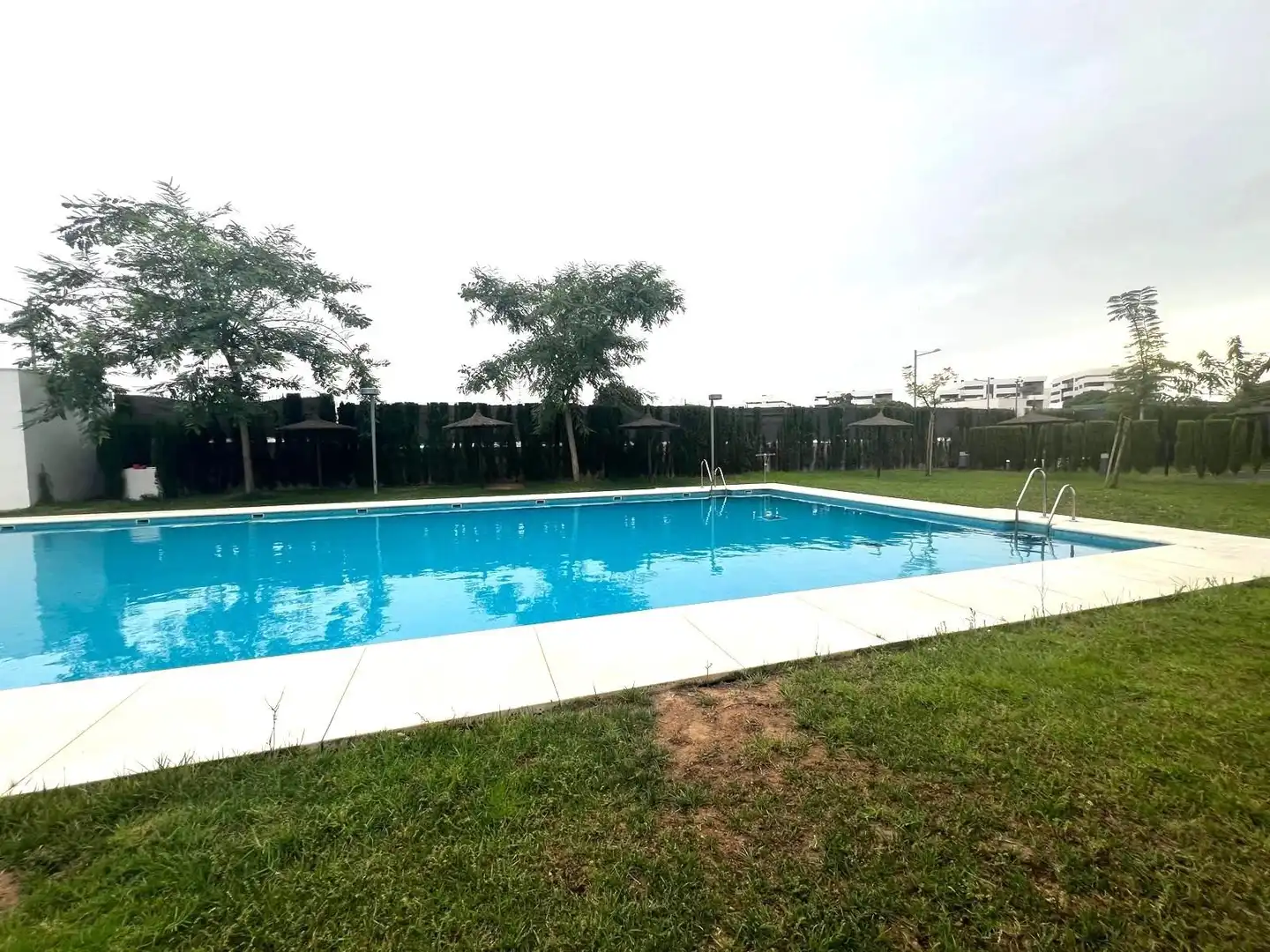 Appartamento con piscina in vendita a Entrenúcleos, imagen 42