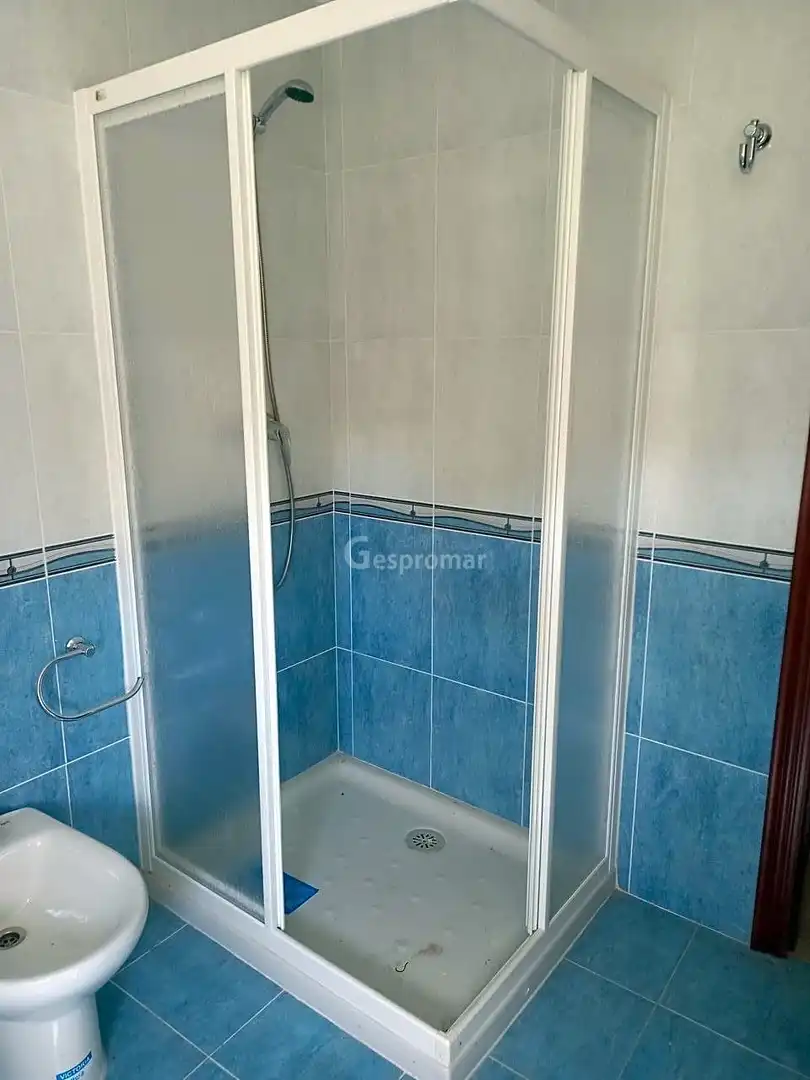 Bathroom of Houses for sale in Castro Caldelas  with Private garden, Parquet flooring and Terrace