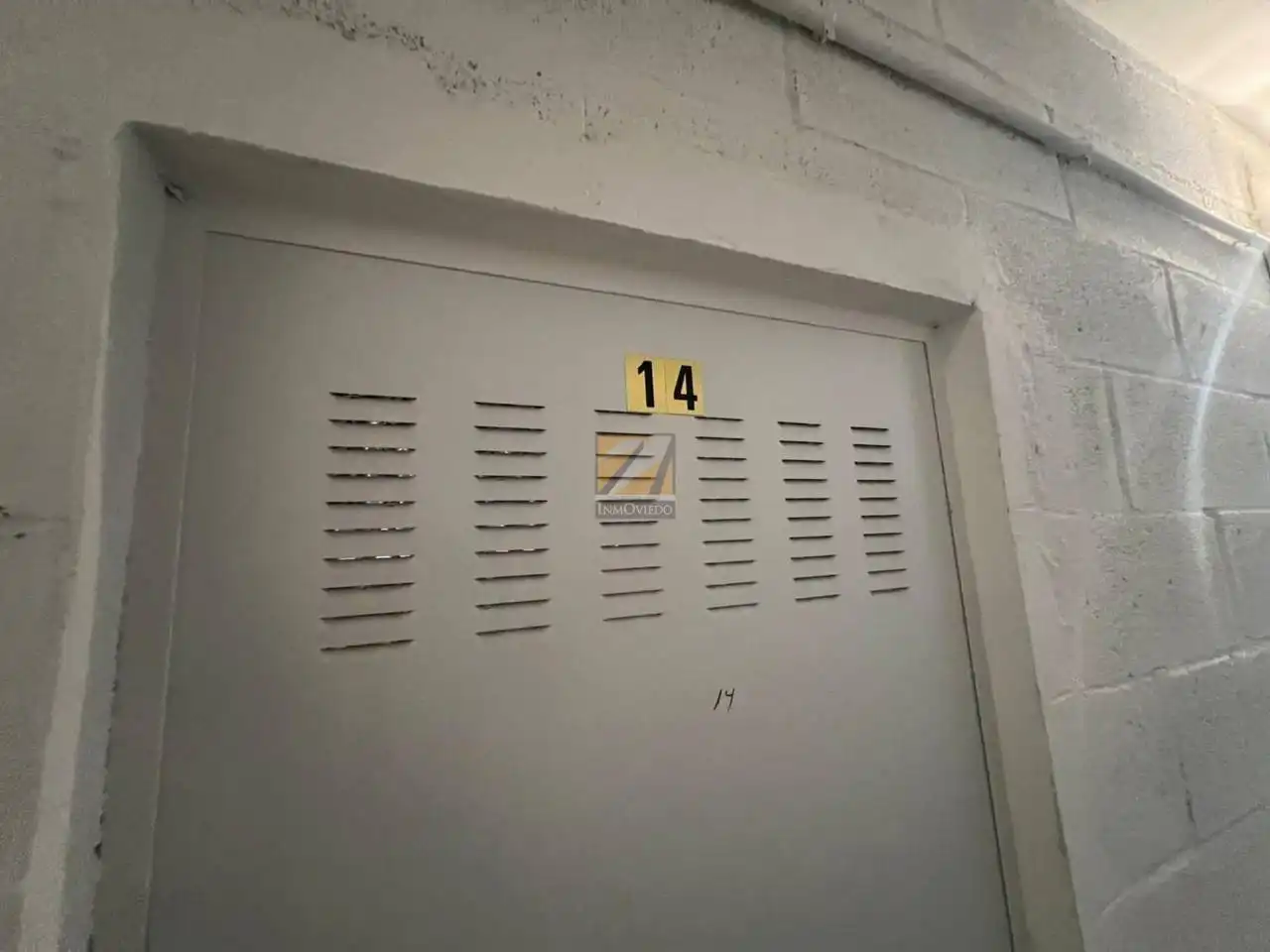 Parkplatz von Wohnung zum Verkauf in Gijón  mit Heizung, Abstellraum und Möbliert