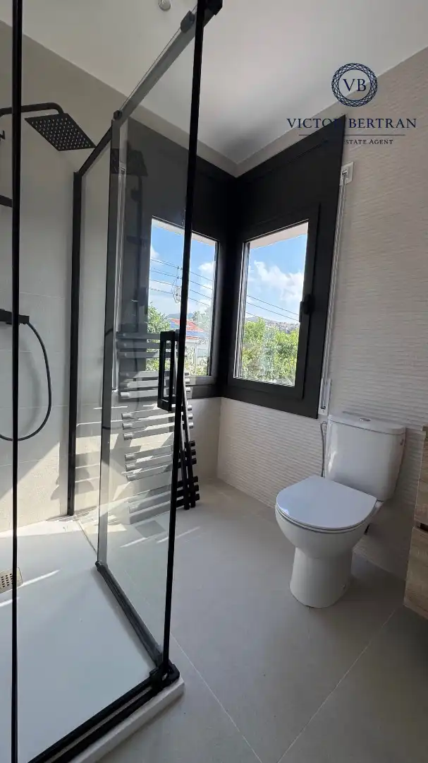 Bathroom of Detached homes for sale in El Masnou  with Heating, Private garden and Parquet flooring