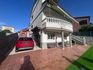 Villa avec piscine à vendre à MIQUEL COSTA I LLOBERA 8