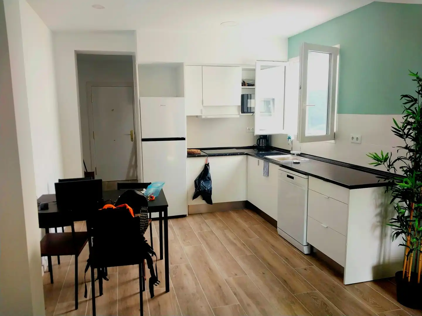Kitchen of Flat for share in Valencia  with Heating, Furnished and Washing machine
