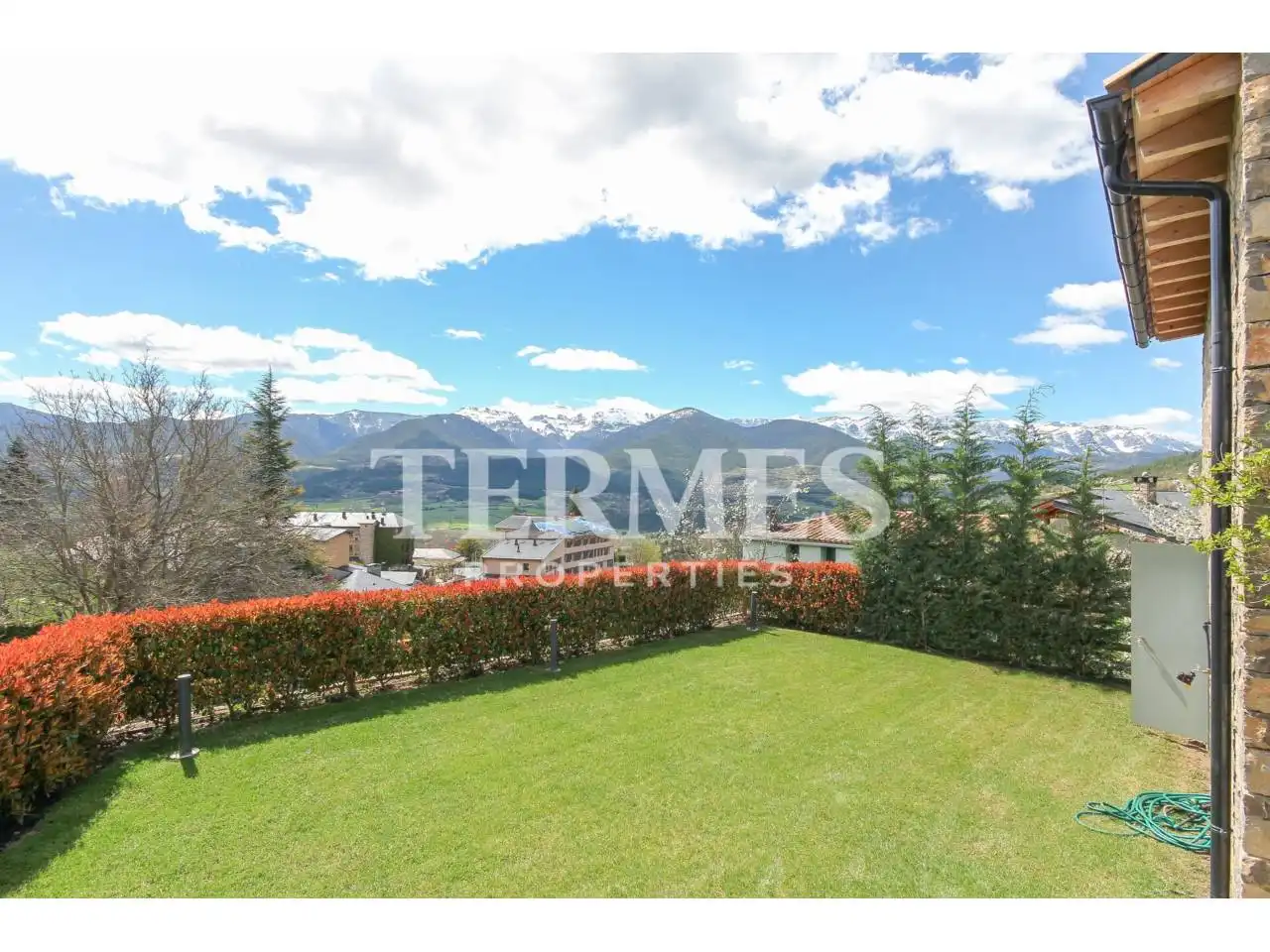 Vista exterior de Casa adosada de lloguer en Prullans amb Calefacció, Jardí privat i Parquet