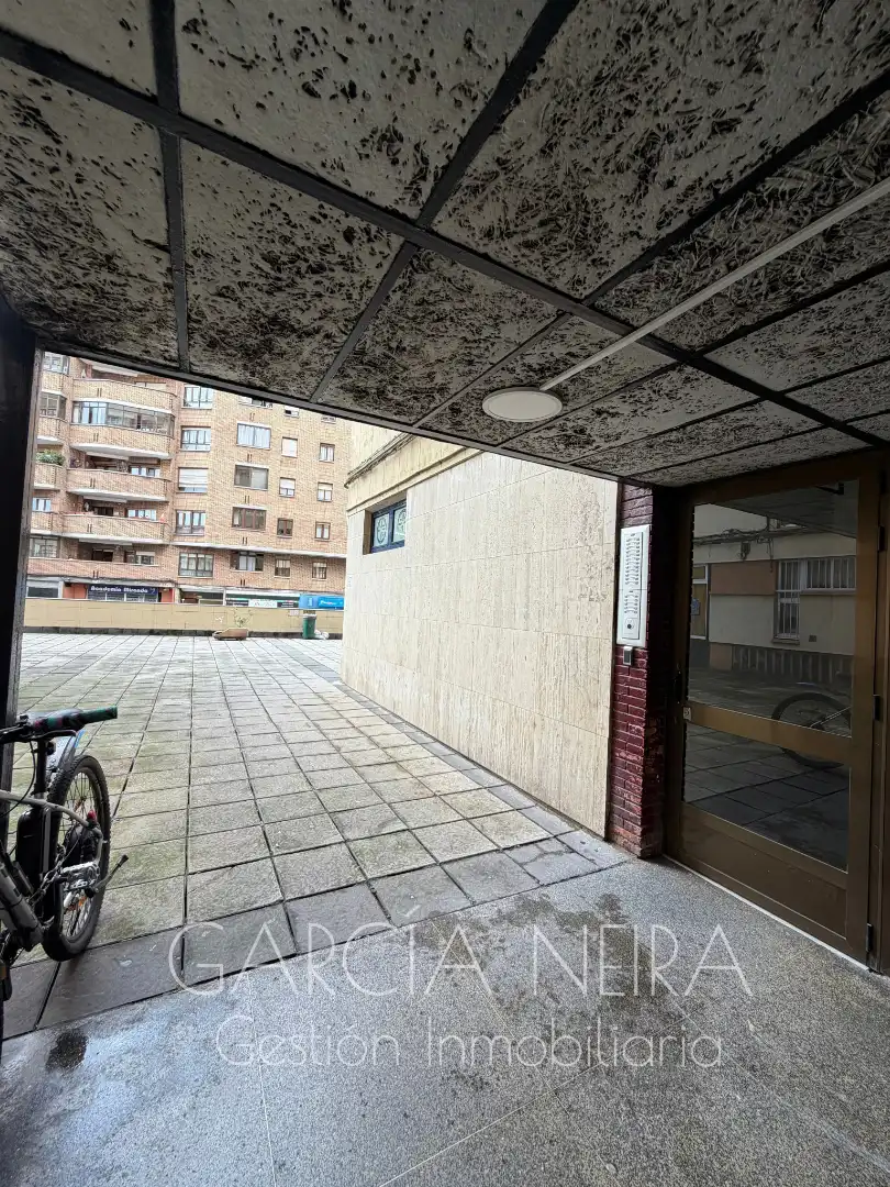 Vista exterior de Pis en venda en HUCA - La Cadellada