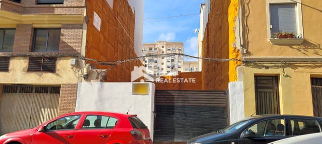 Terreno residencial en Venta en Carrer Figueroles en Ensanche - Parque del Oeste