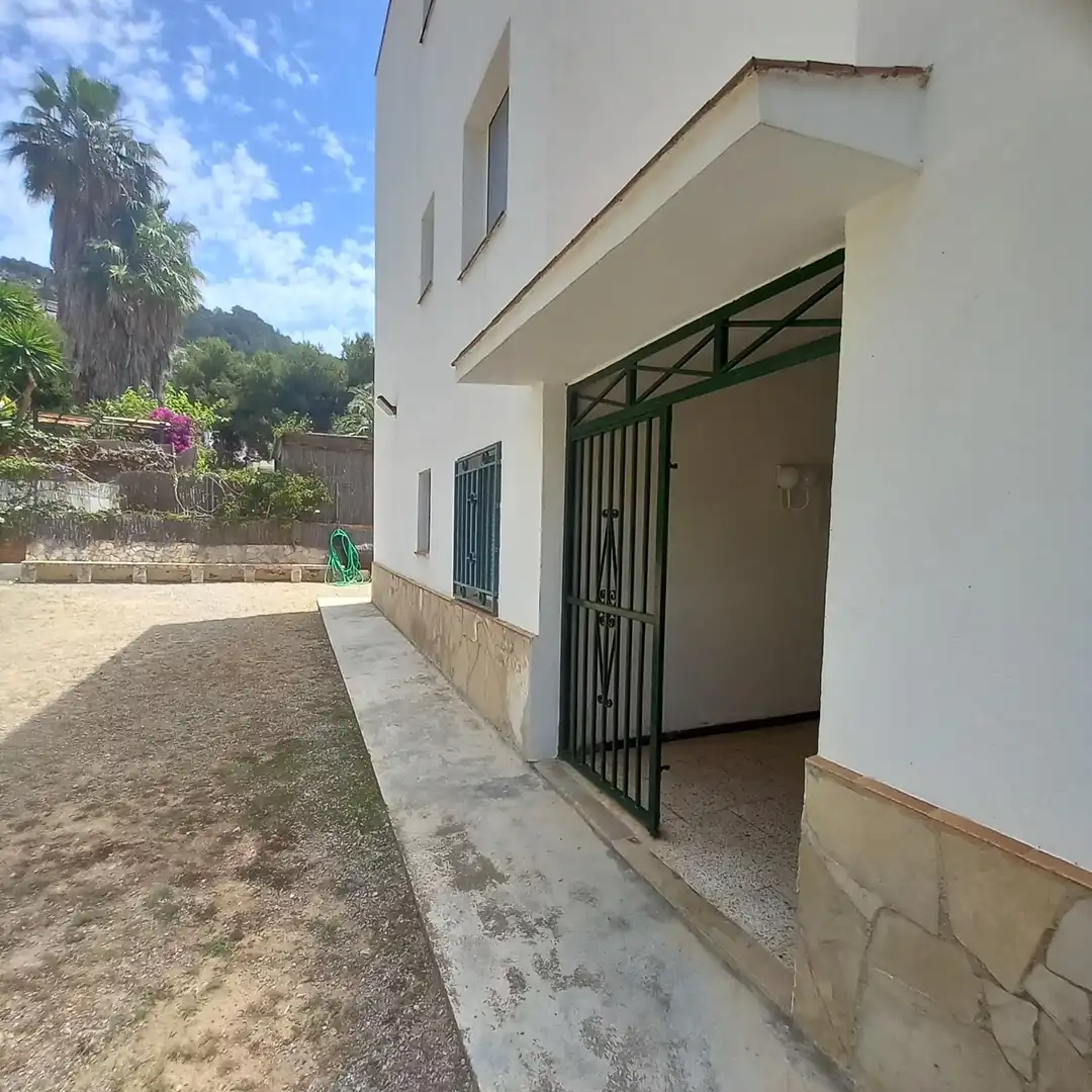 Vista exterior de Àtic de lloguer en Sitges amb Terrassa, Moblat i Forn