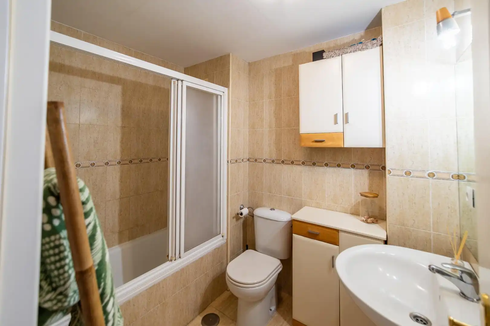 Bany de Pis en venda en Mijas amb Aire condicionat, Terrassa i Piscina comunitària