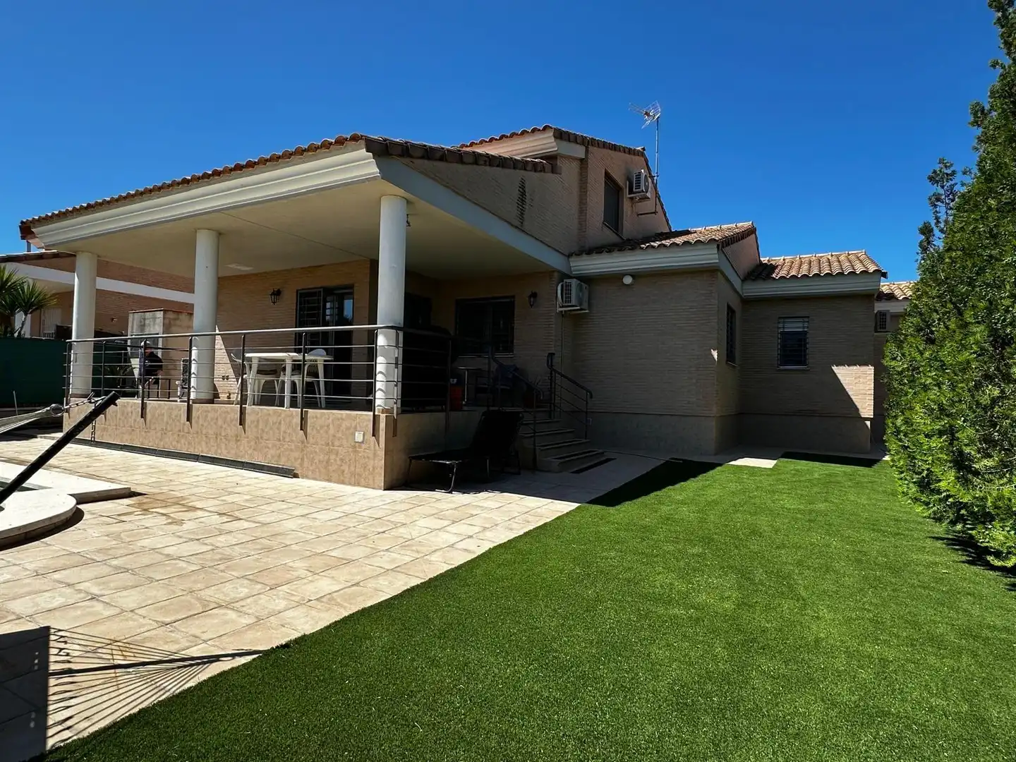 Vista exterior de Casa o xalet en venda en Llíria amb Aire condicionat, Calefacció i Terrassa