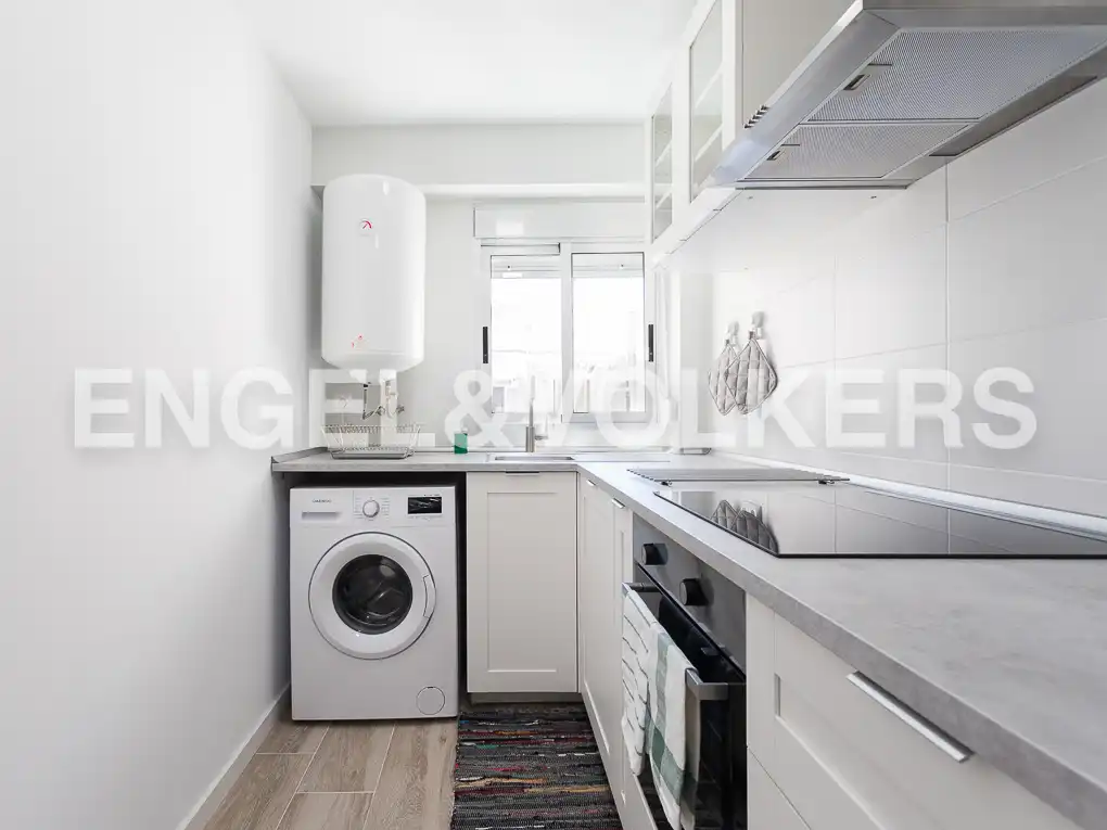 Kitchen of Flat for rent in Valencia  with Air Conditioner, Heating and Parquet flooring