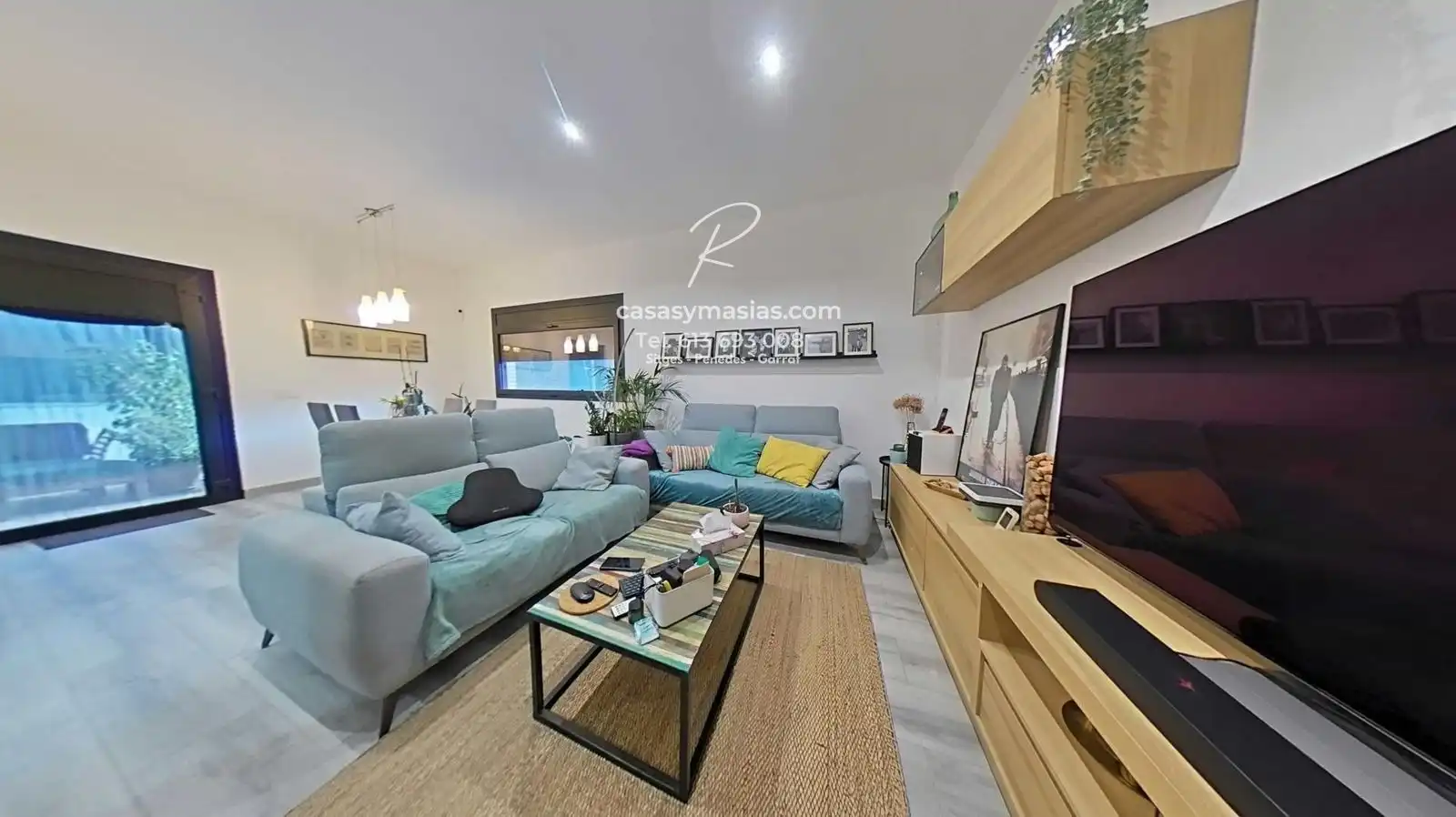 Sala de estar de Casa o chalet en venta en Vallirana con Aire acondicionado, Calefacción y Jardín privado