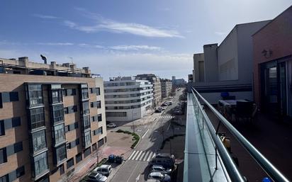 Exterior view of Attic for sale in  Madrid Capital  with Air Conditioner, Heating and Terrace