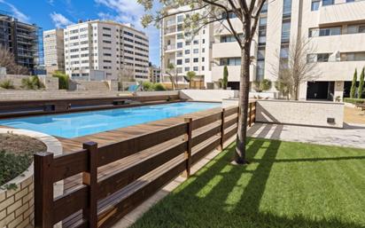 Piscina de Àtic en venda en  Madrid Capital amb Aire condicionat, Calefacció i Jardí privat