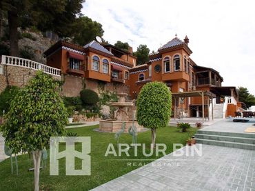 Casa con balcón en venta en Este