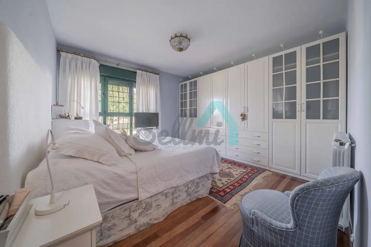 Dormitori de Casa o xalet en venda en Oviedo  amb Calefacció, Jardí privat i Parquet