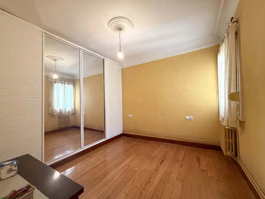 Schlafzimmer von Wohnung zum Verkauf in Vitoria - Gasteiz mit Heizung und Abstellraum