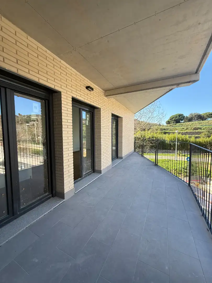 Exterior view of Flat for rent in Tiana  with Air Conditioner, Heating and Oven