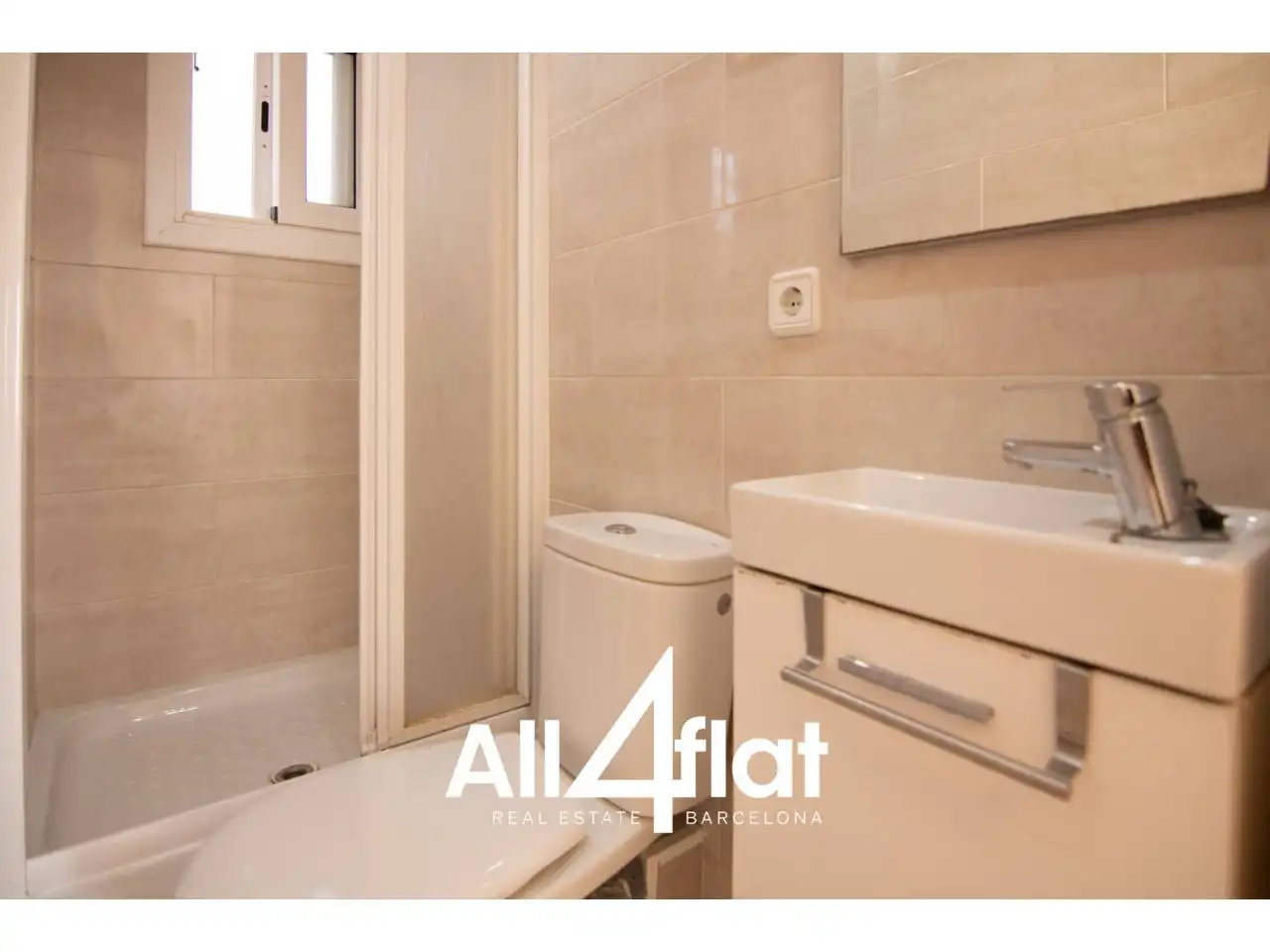 Bany de Àtic de lloguer en Barcelona amb Aire condicionat, Parquet i Terrassa
