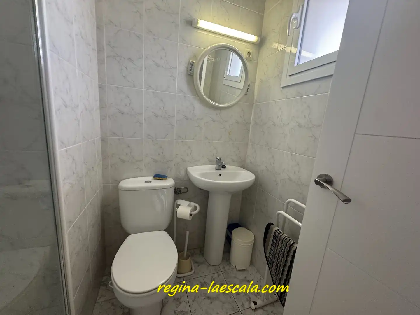 Baño de Estudio en venta en L'Escala con Terraza, Amueblado y Horno
