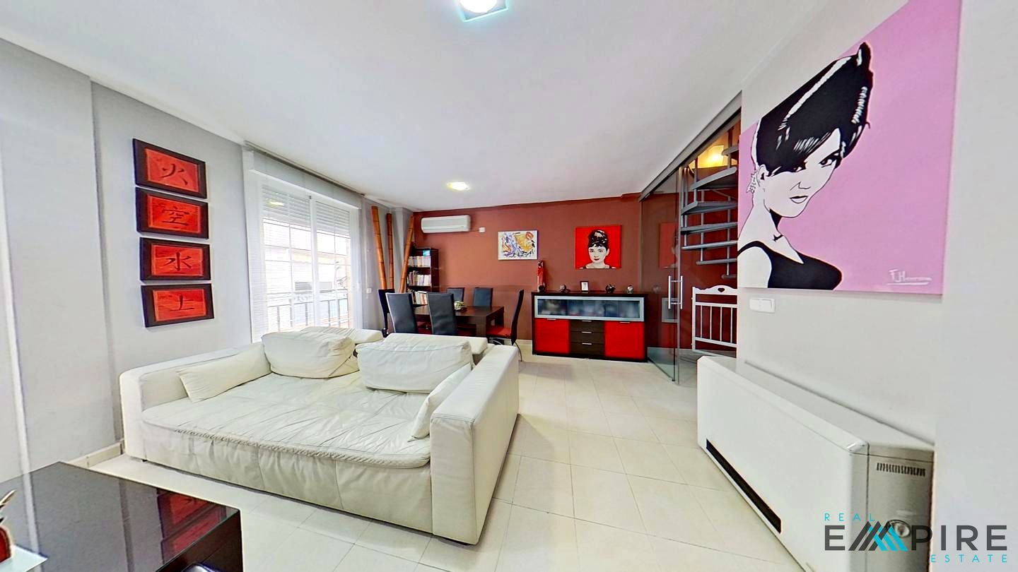 Sala d'estar de Dúplex en venda en Parla amb Aire condicionat, Calefacció i Moblat