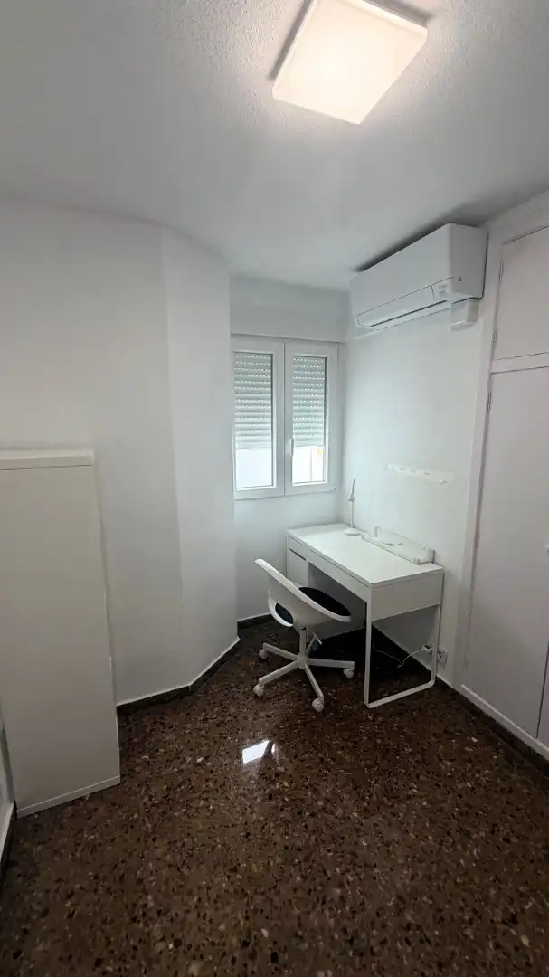 Flat for rent in Valencia  with Air Conditioner, Terrace and Furnished