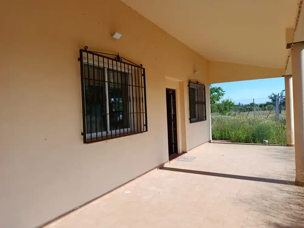 Vista exterior de Piso en venta en Teresa de Cofrentes