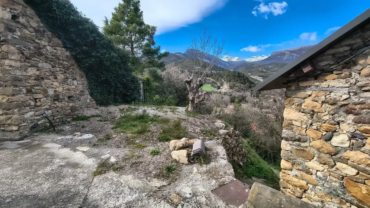 Country homes for sale in Puértolas
