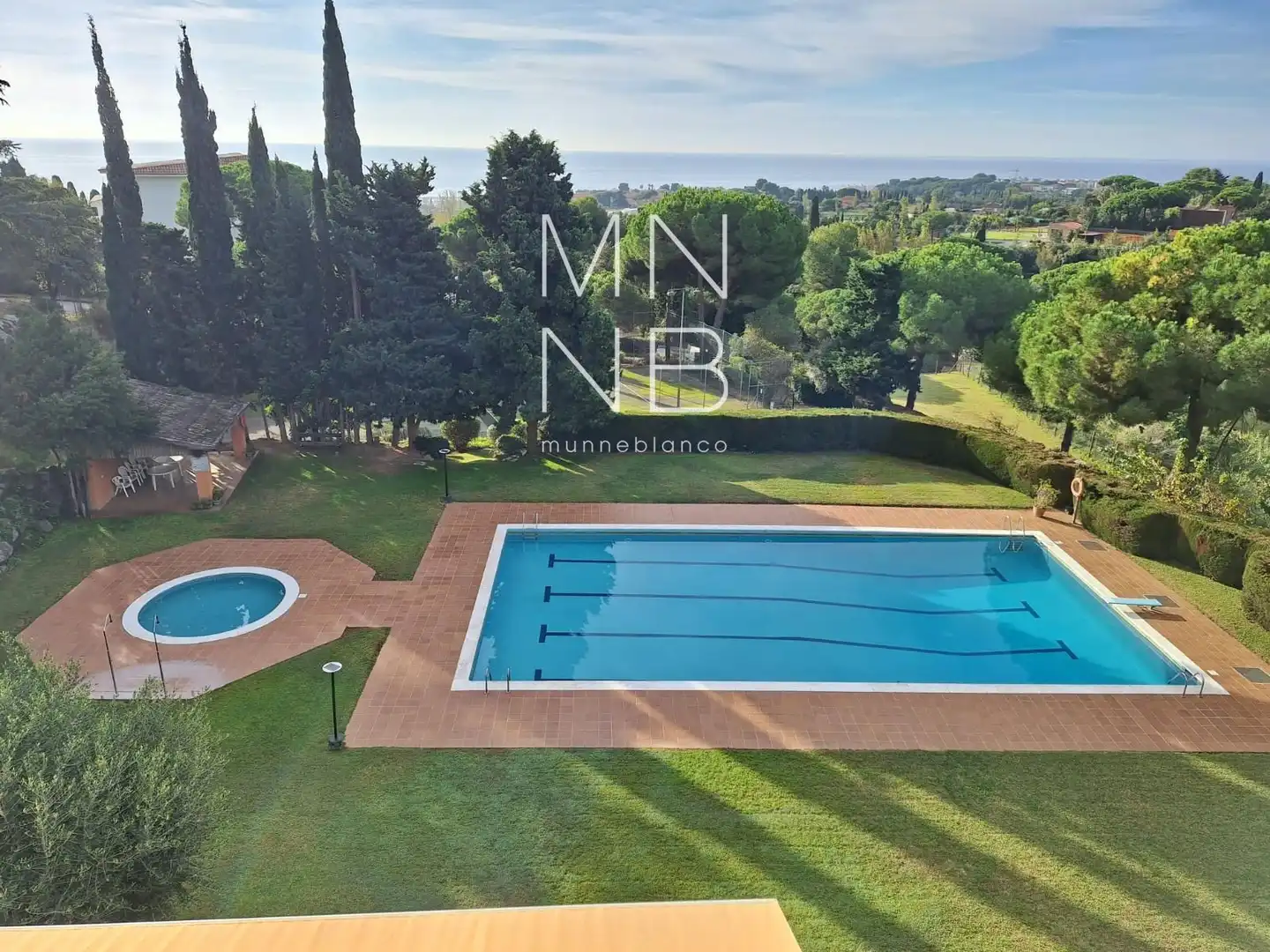 Schwimmbecken von Dachboden zum Verkauf in Sant Vicenç de Montalt mit Klimaanlage, Heizung und Terrasse