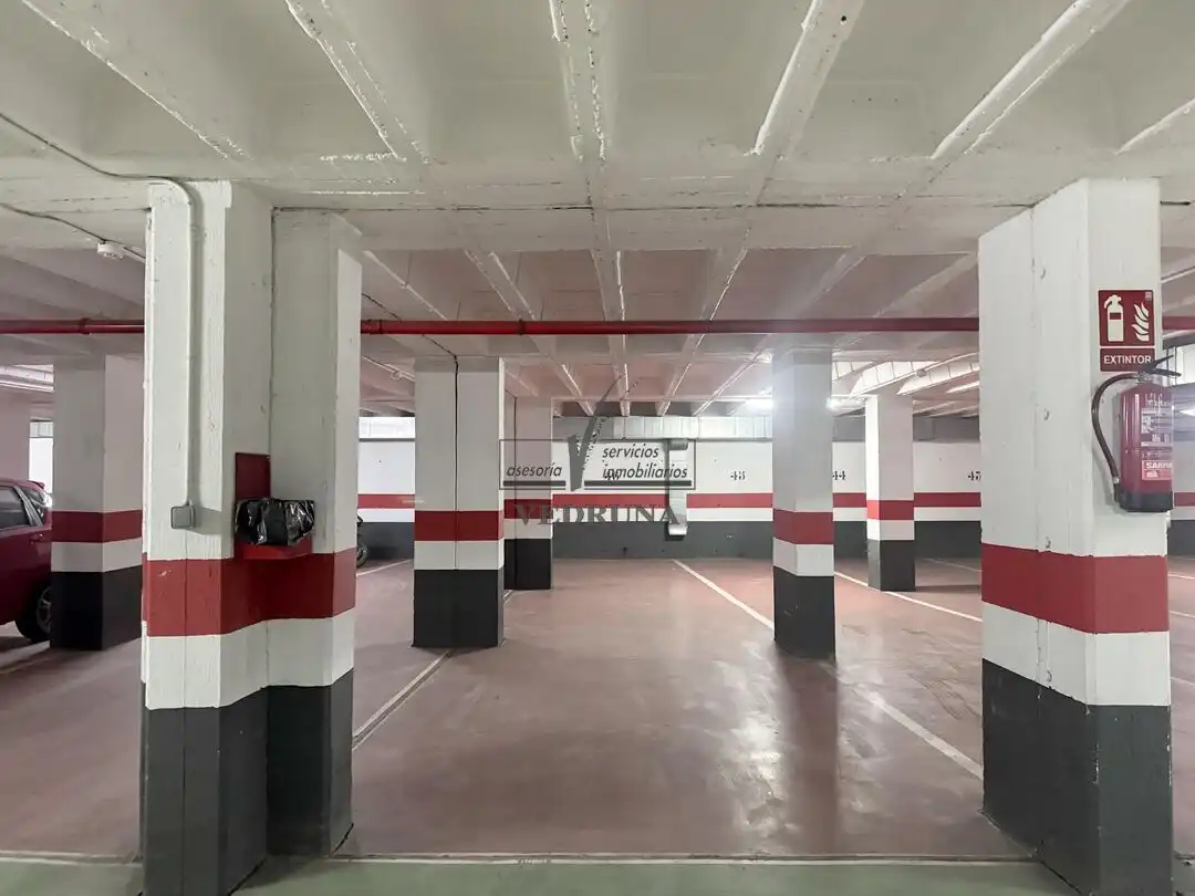 Parkplatz von Garage zur Miete in Zaragoza