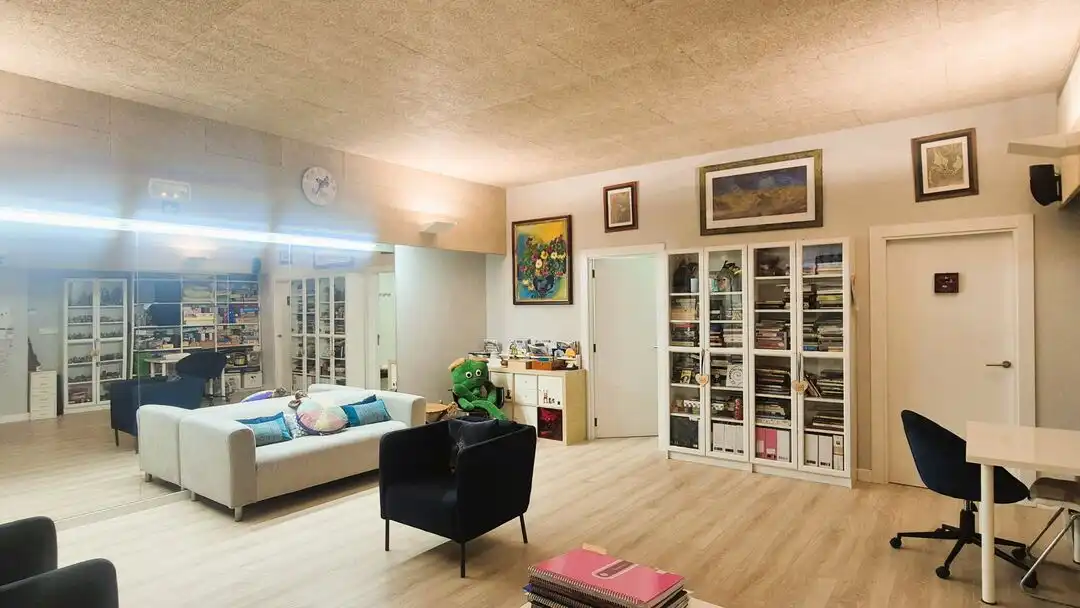 Sala d'estar de Local en venda en  Pamplona / Iruña amb Aire condicionat