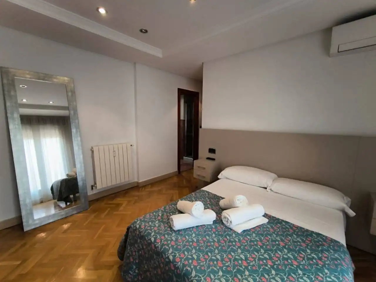 Schlafzimmer von Wohnung zum Verkauf in Albacete mit Klimaanlage, Heizung und Parkett