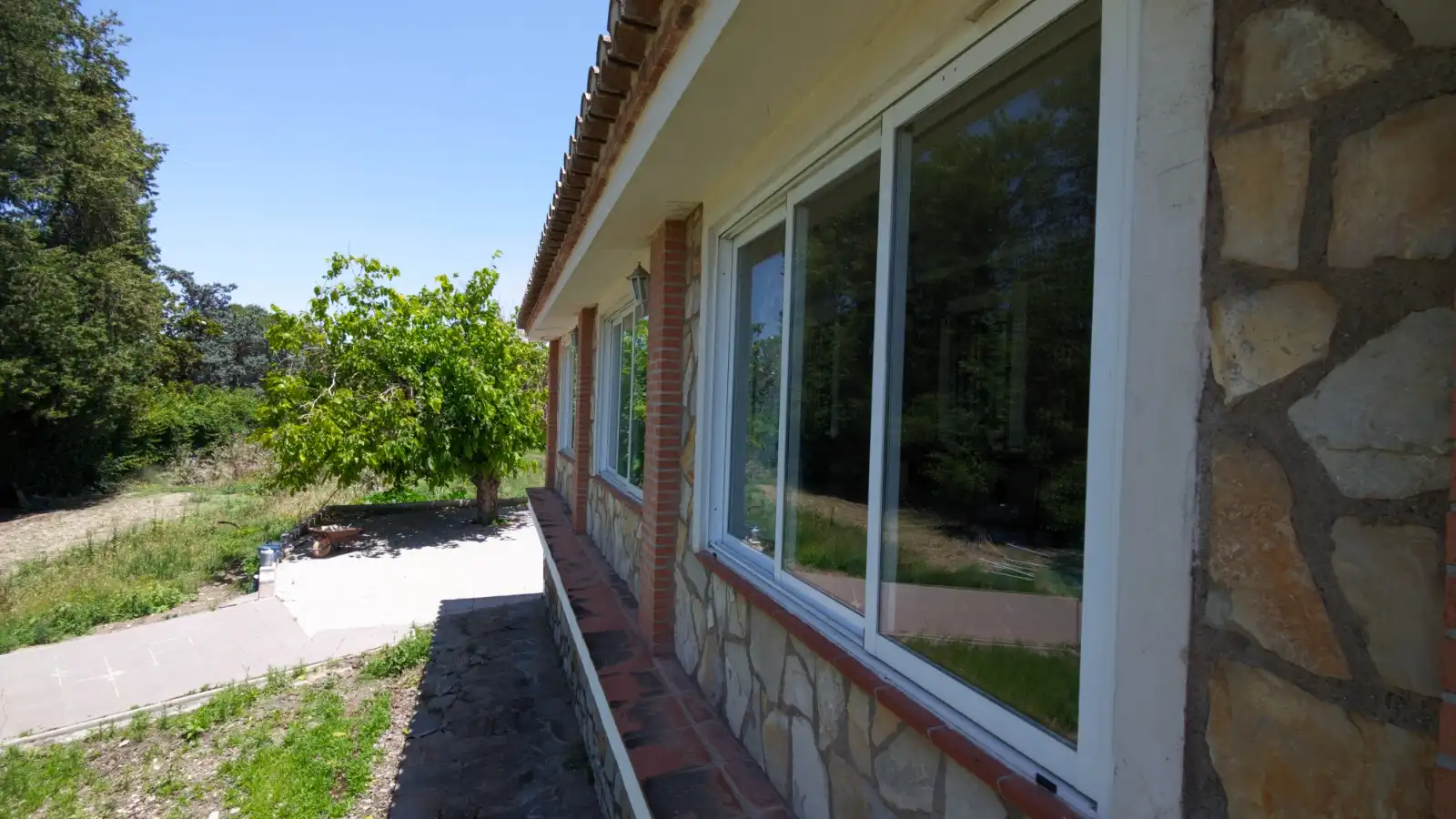 Vista exterior de Casa o xalet en venda en La Zubia amb Aire condicionat, Jardí privat i Traster