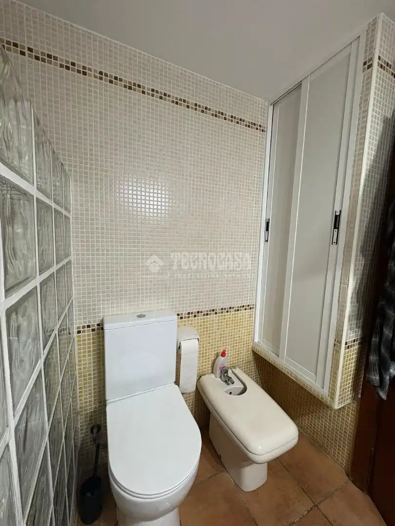 Badezimmer von Wohnung zum Verkauf in La Rinconada mit Klimaanlage und Heizung