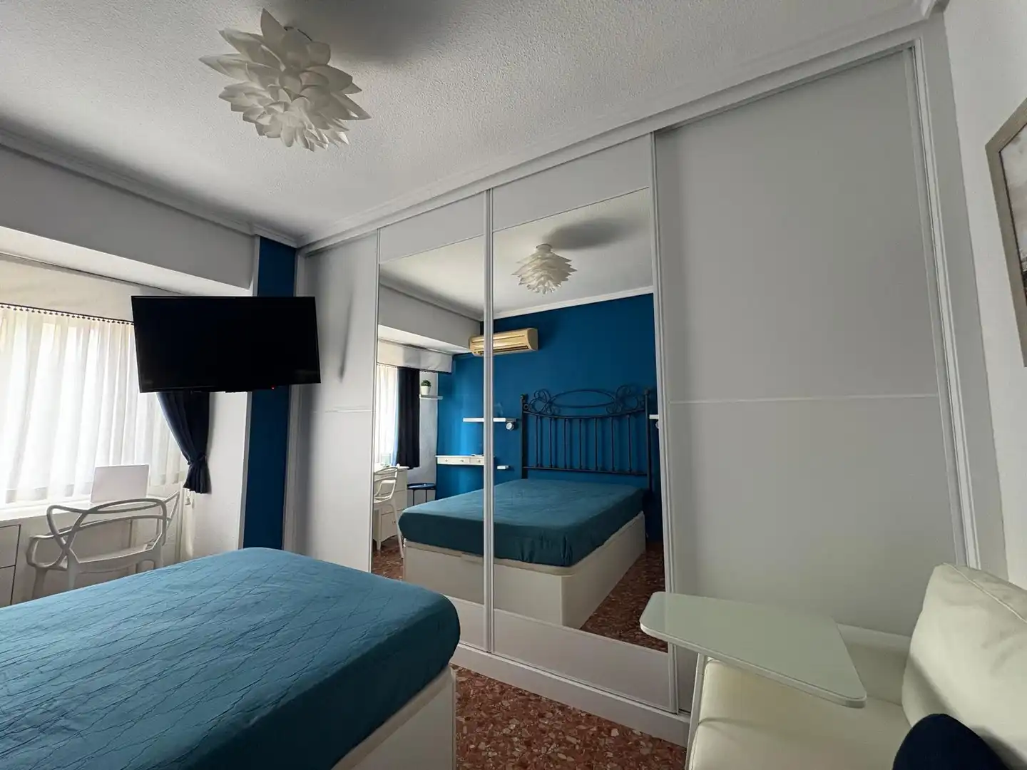 Bedroom of Flat for share in Valencia  with Air Conditioner and Furnished
