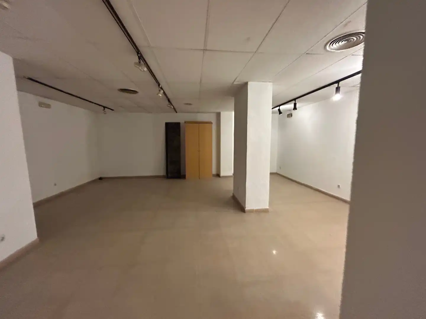 Local en venta en Barcelona con Aire acondicionado, Amueblado y Alarma