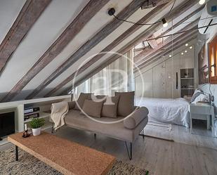 Sala d'estar de Àtic de lloguer en  Madrid Capital amb Aire condicionat, Calefacció i Moblat