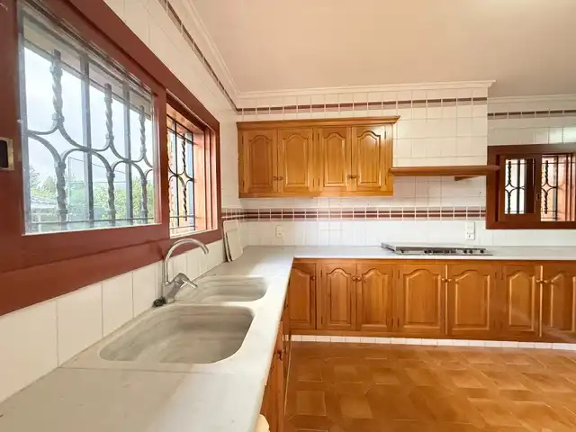 Cuina de Casa o xalet en venda en Benicasim / Benicàssim amb Jardí privat, Terrassa i Piscina