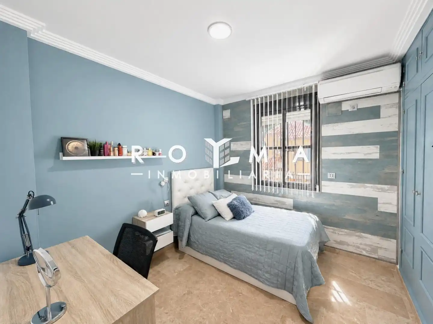 Habitación de Casa adosada en venta en Montequinto con Aire acondicionado, Jardín privado y Trastero