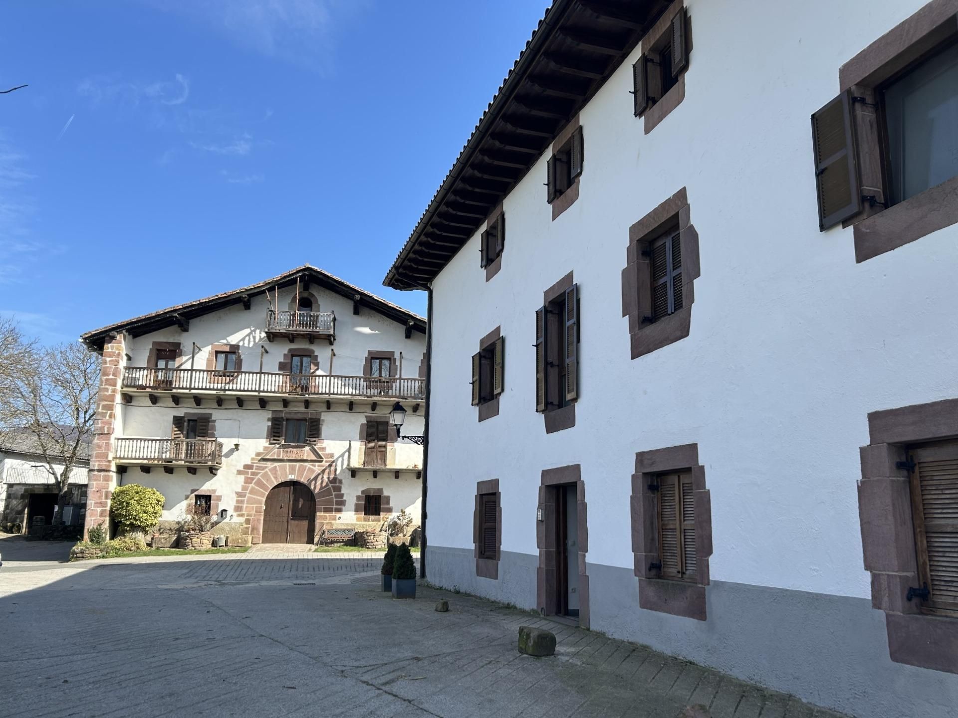 Vista exterior de Dúplex en venta en Ultzama con Balcón