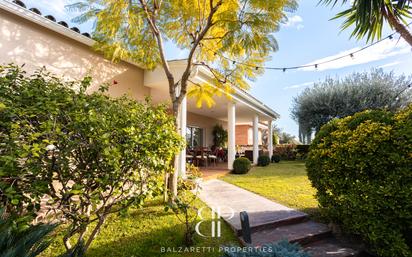 Vista exterior de Casa o xalet en venda en Tiana amb Aire condicionat, Jardí privat i Parquet