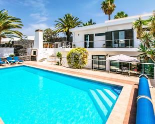 Vista exterior de Casa o xalet en venda en Yaiza amb Aire condicionat, Terrassa i Piscina