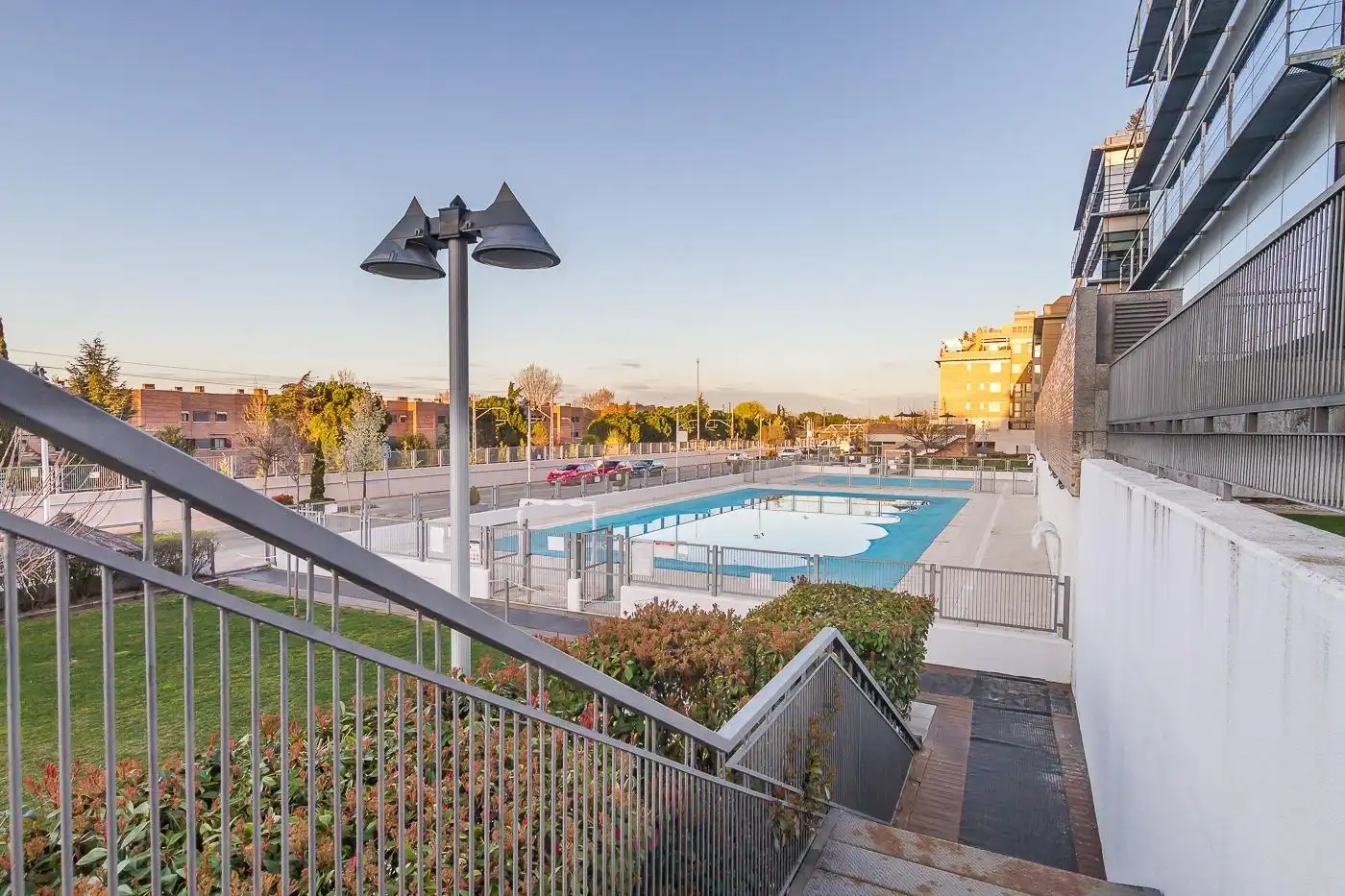 Piscina de Piso en venta en Madrid con Aire acondicionado, Calefacción y Jardín privado