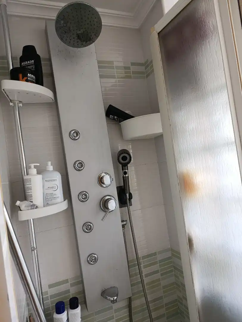 Badezimmer von Wohnung zum Verkauf in Avilés mit Parkett, Möbliert und Ofen